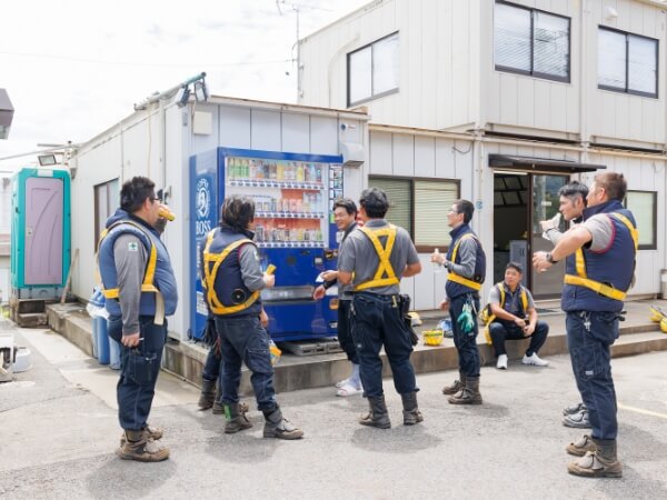 地域社会の安心・安全を守り続け、 社員全員が幸せを創造できる企業を目指しています。